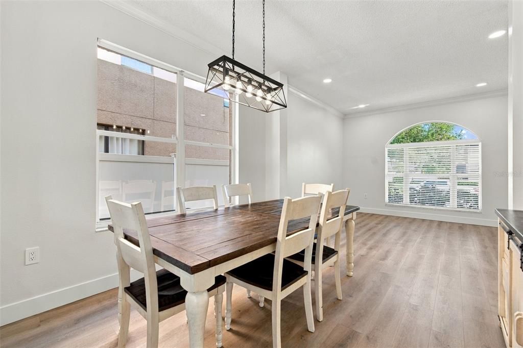 En Venta: $599,000 (4 camas, 2 baños, 2230 Pies cuadrados)