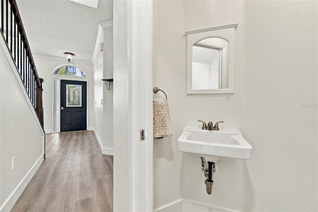 En Venta: $599,000 (4 camas, 2 baños, 2230 Pies cuadrados)