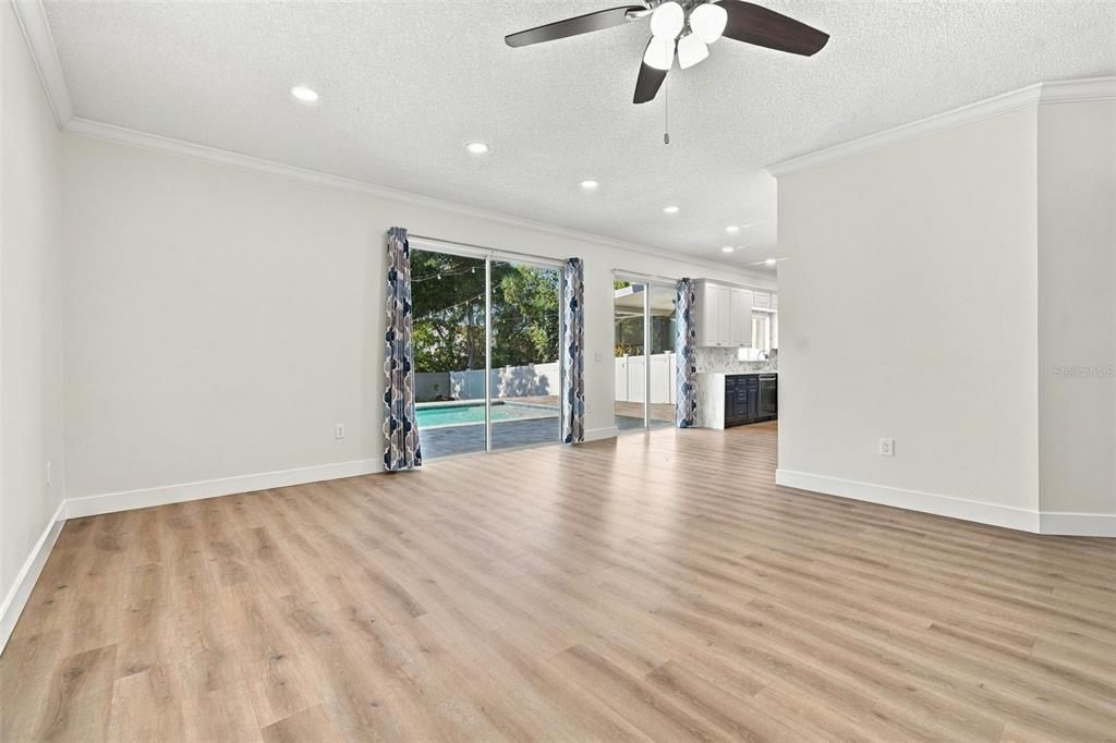 En Venta: $599,000 (4 camas, 2 baños, 2230 Pies cuadrados)