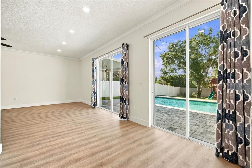 En Venta: $599,000 (4 camas, 2 baños, 2230 Pies cuadrados)