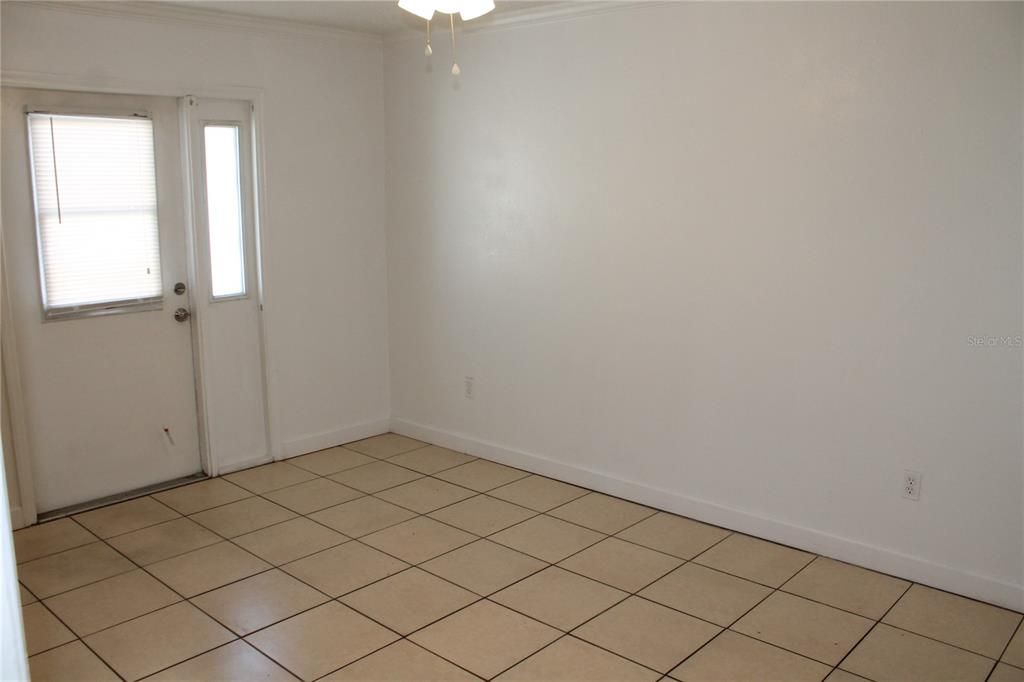 В аренду: $1,795 (2 спален, 1 ванн, 2464 Квадратных фут)