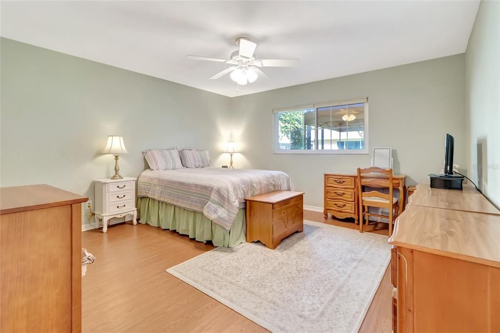 For Sale: $224,900 (2 beds, 2 baths, 1858 Square Feet)
