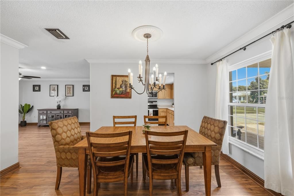 En Venta: $499,900 (4 camas, 2 baños, 1692 Pies cuadrados)