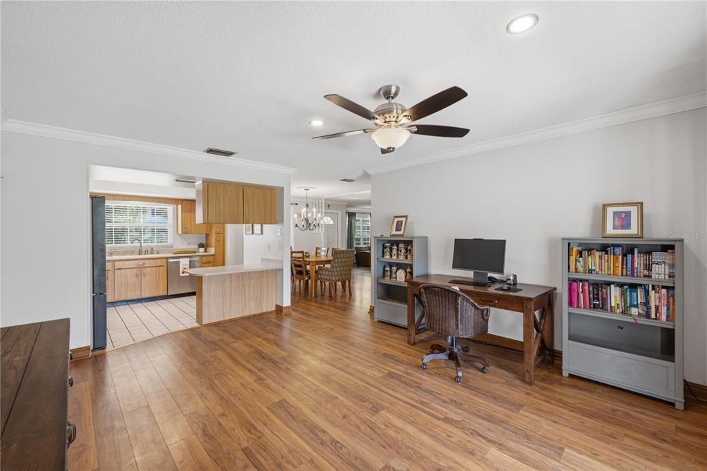 En Venta: $499,900 (4 camas, 2 baños, 1692 Pies cuadrados)