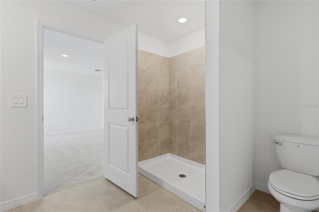 На продажу: $294,900 (5 спален, 2 ванн, 2112 Квадратных фут)