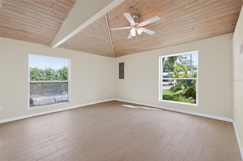 En Venta: $579,900 (3 camas, 2 baños, 1962 Pies cuadrados)
