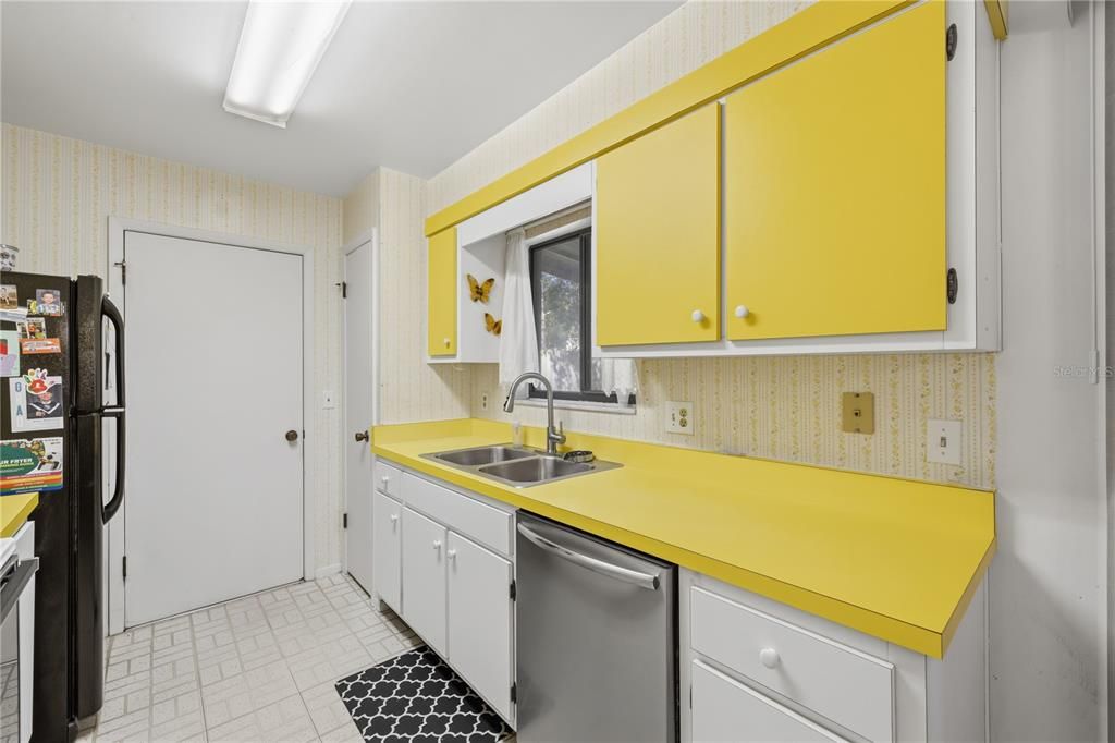 На продажу: $260,000 (3 спален, 1 ванн, 948 Квадратных фут)