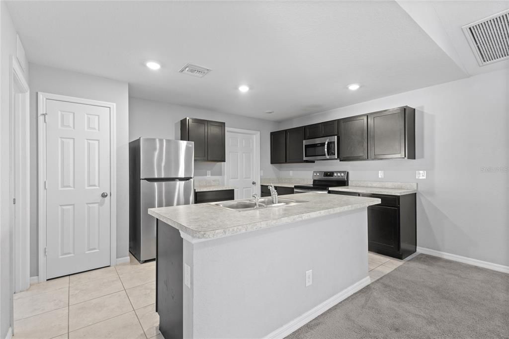 For Sale: $265,000 (3 beds, 2 baths, 1399 Square Feet)