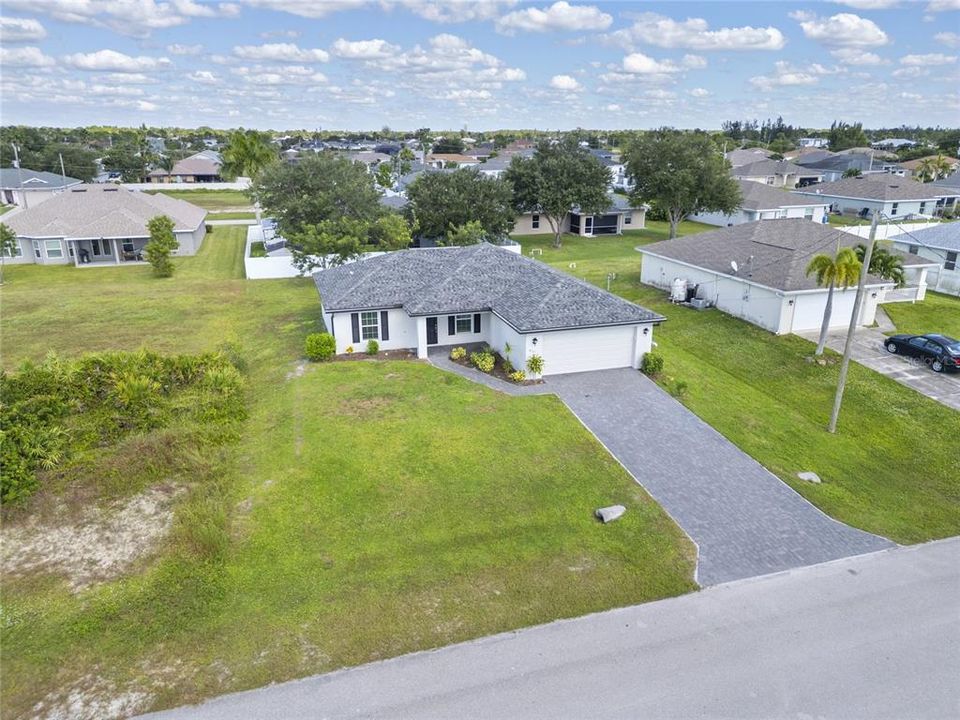 For Sale: $265,000 (3 beds, 2 baths, 1399 Square Feet)