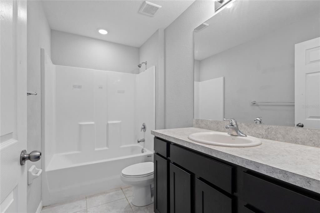 For Sale: $265,000 (3 beds, 2 baths, 1399 Square Feet)