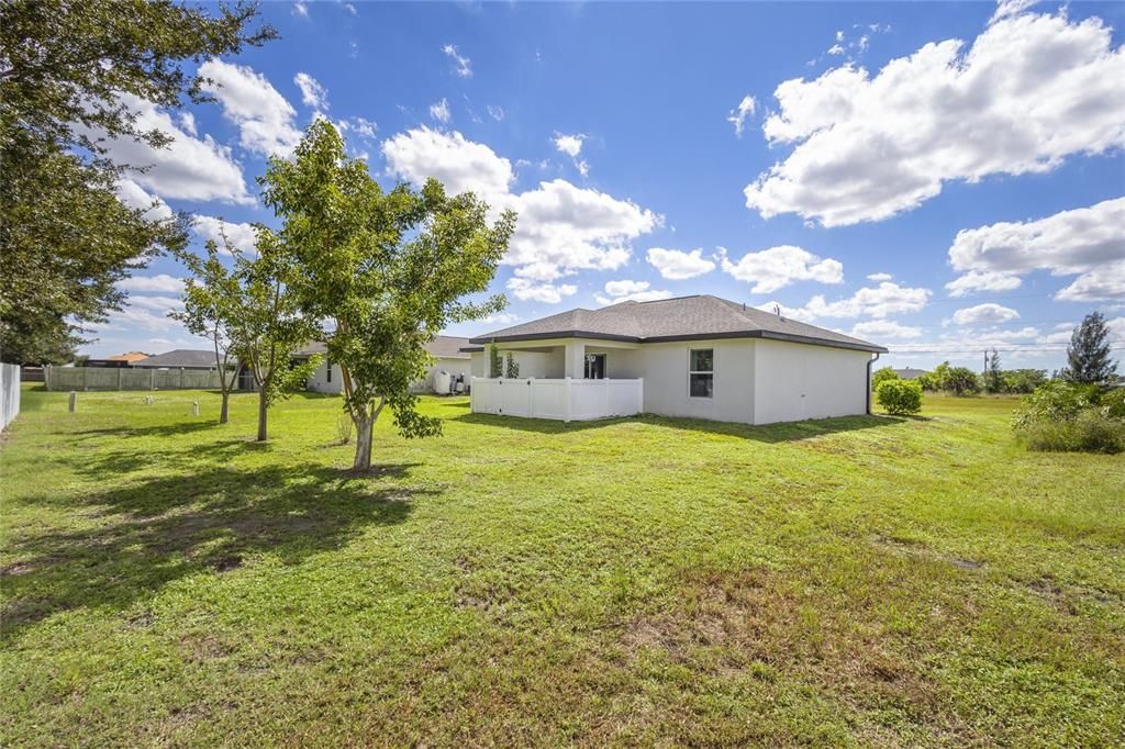For Sale: $265,000 (3 beds, 2 baths, 1399 Square Feet)