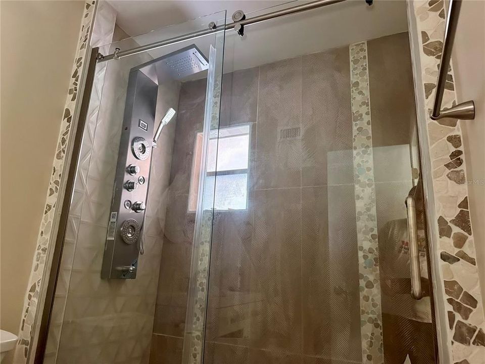 En Venta: $220,000 (2 camas, 2 baños, 983 Pies cuadrados)