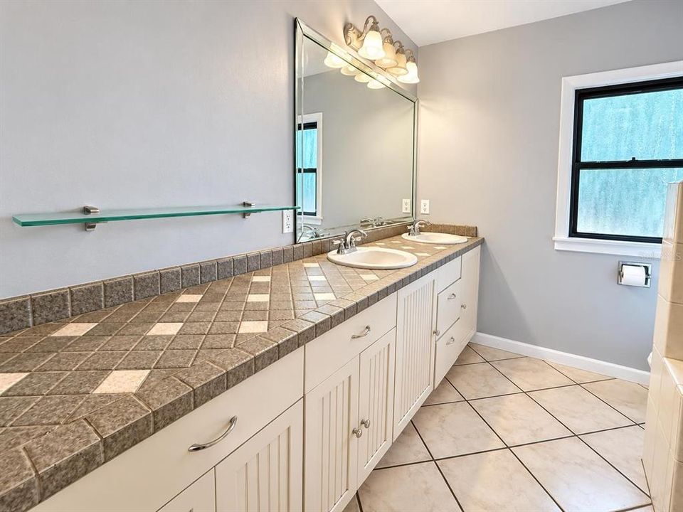 En Venta: $305,000 (3 camas, 1 baños, 1216 Pies cuadrados)