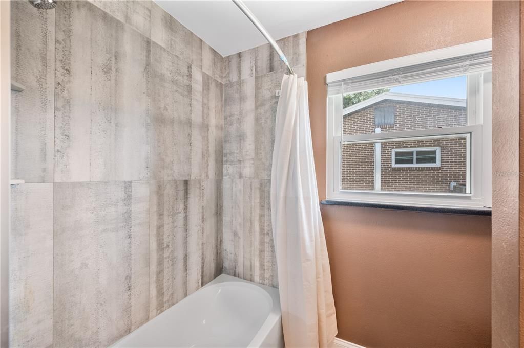 На продажу: $499,900 (5 спален, 2 ванн, 2341 Квадратных фут)