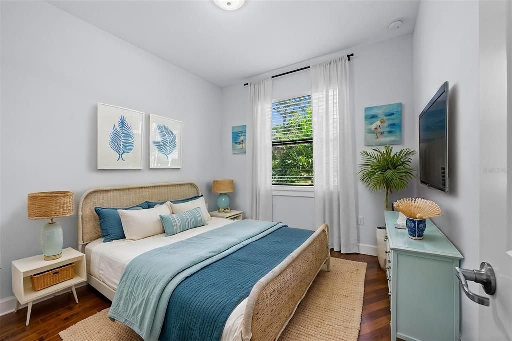 For Rent: $3,000 (3 beds, 2 baths, 1517 Square Feet)