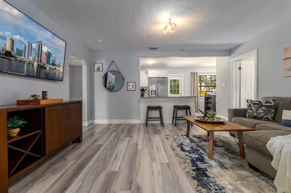 В аренду: $3,300 (3 спален, 2 ванн, 1172 Квадратных фут)