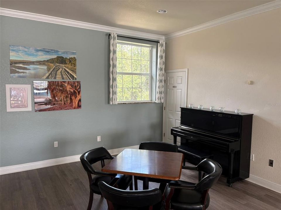 For Sale: $178,000 (2 beds, 1 baths, 1000 Square Feet)