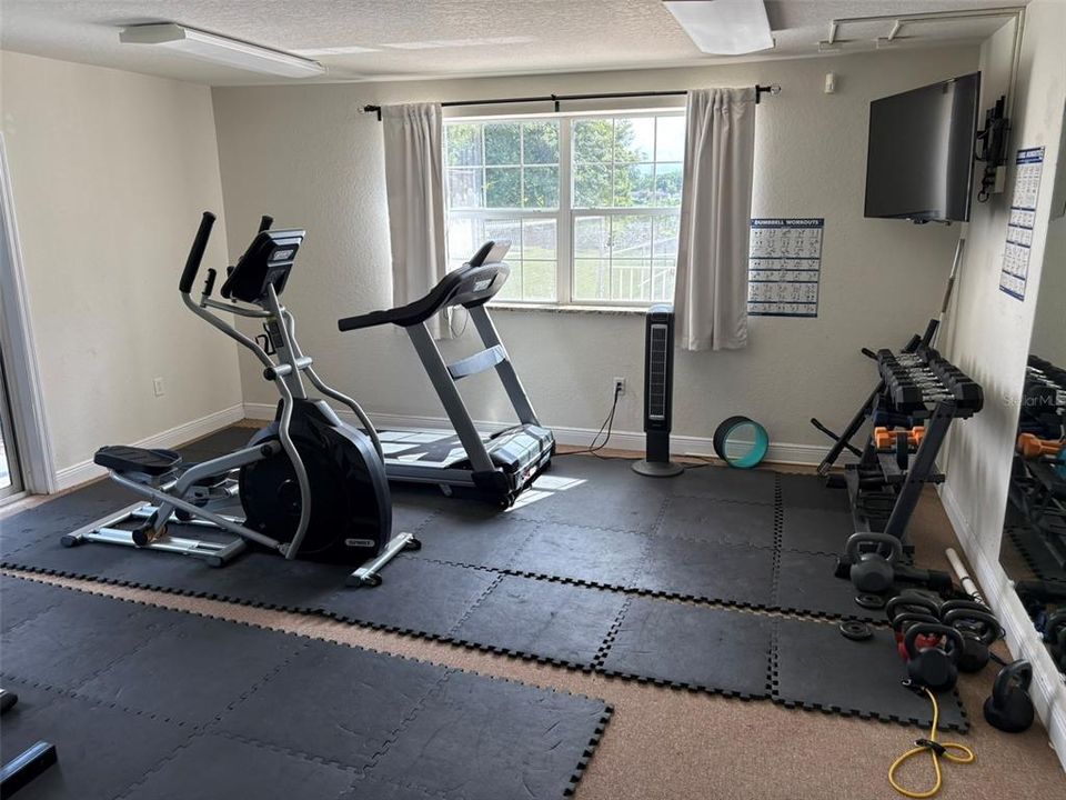 For Sale: $178,000 (2 beds, 1 baths, 1000 Square Feet)