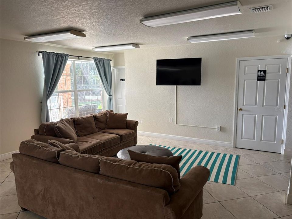 For Sale: $178,000 (2 beds, 1 baths, 1000 Square Feet)