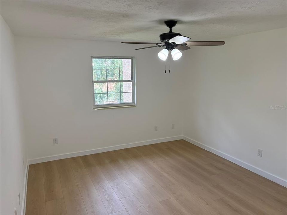 For Sale: $178,000 (2 beds, 1 baths, 1000 Square Feet)