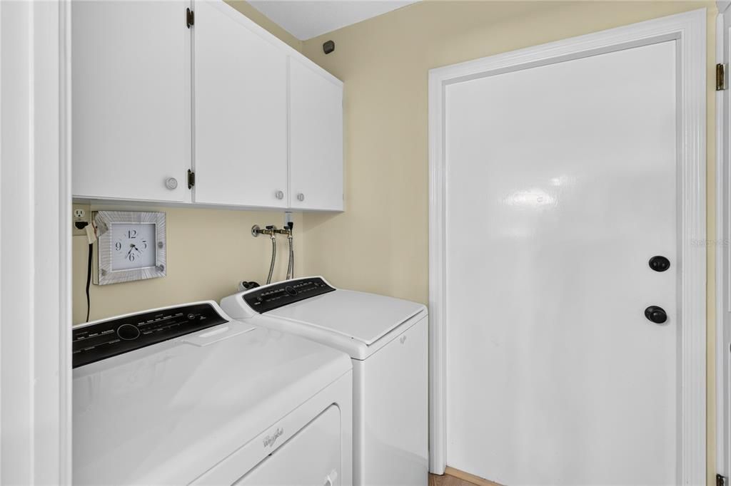 En Venta: $569,900 (3 camas, 3 baños, 2639 Pies cuadrados)