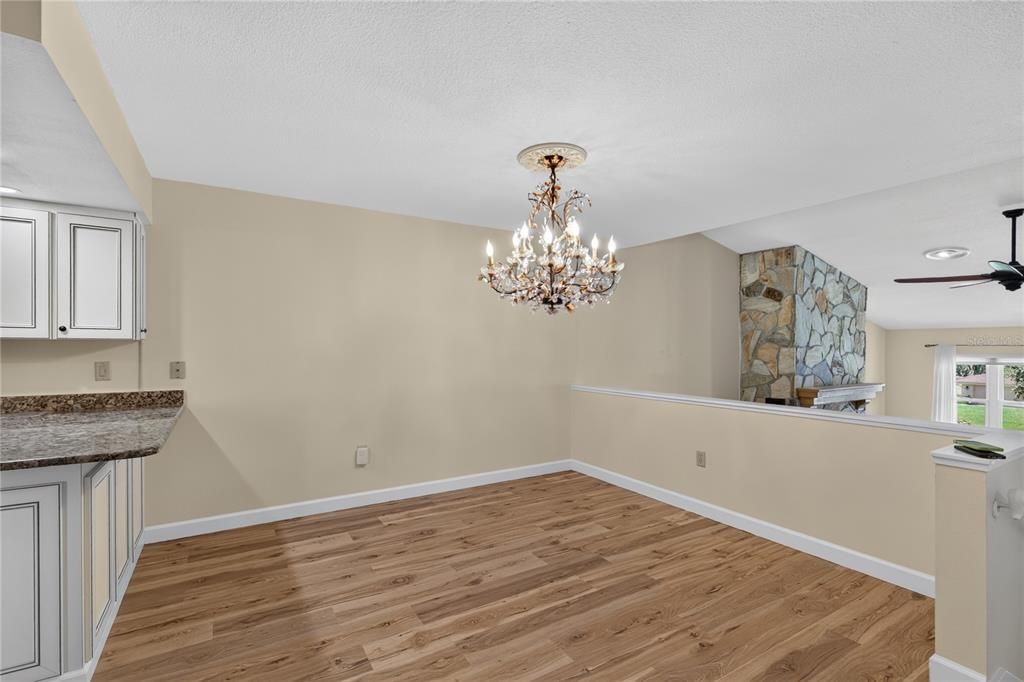 En Venta: $569,900 (3 camas, 3 baños, 2639 Pies cuadrados)