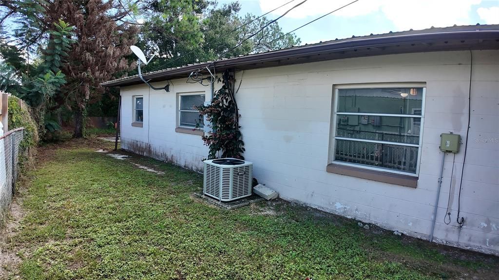 For Sale: $330,000 (3 beds, 1 baths, 1000 Square Feet)