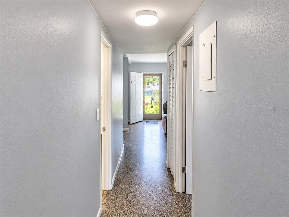 For Sale: $330,000 (3 beds, 1 baths, 1000 Square Feet)