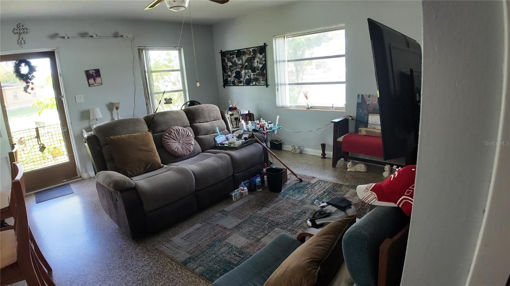 For Sale: $330,000 (3 beds, 1 baths, 1000 Square Feet)