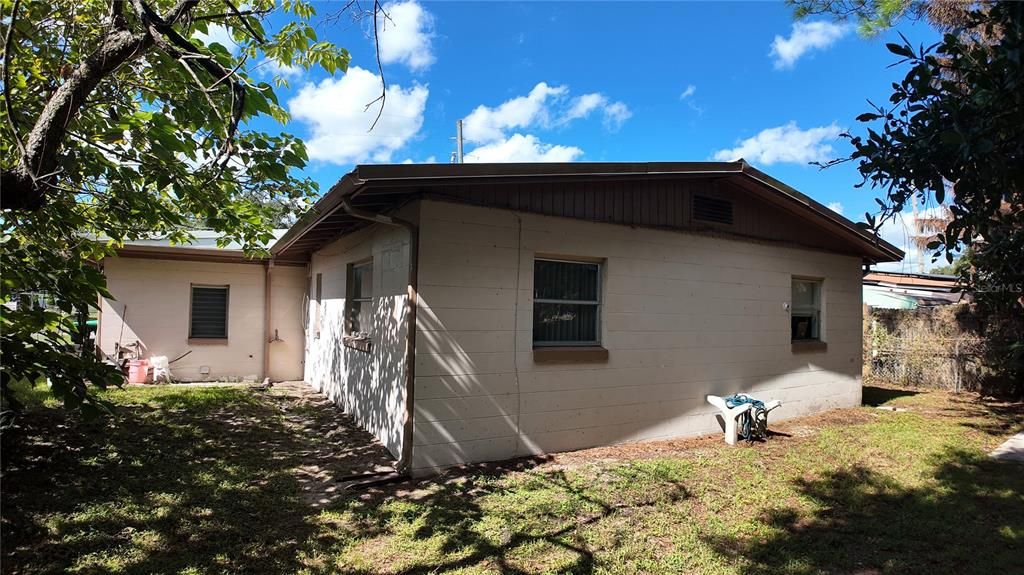 For Sale: $330,000 (3 beds, 1 baths, 1000 Square Feet)