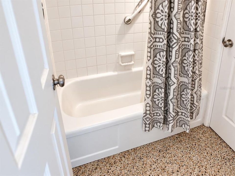 For Sale: $330,000 (3 beds, 1 baths, 1000 Square Feet)