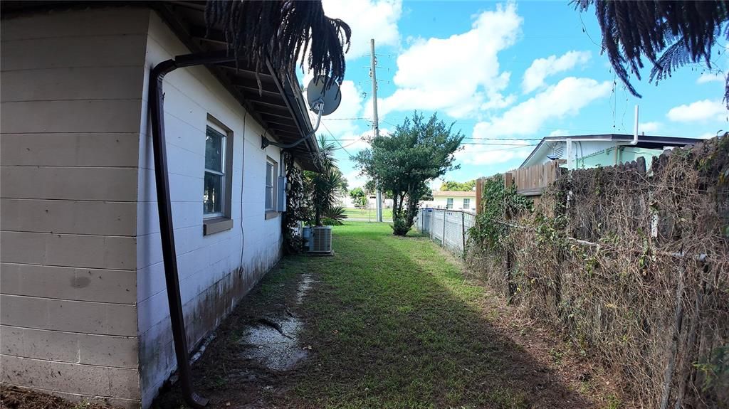 For Sale: $330,000 (3 beds, 1 baths, 1000 Square Feet)
