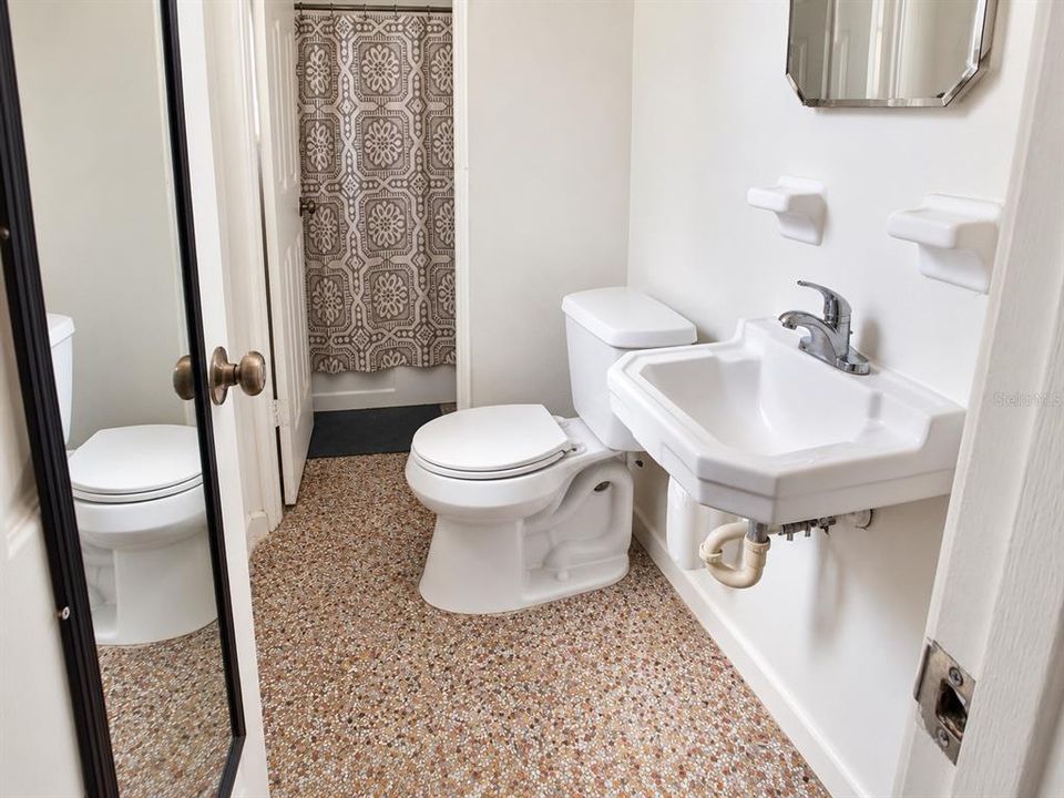 For Sale: $330,000 (3 beds, 1 baths, 1000 Square Feet)