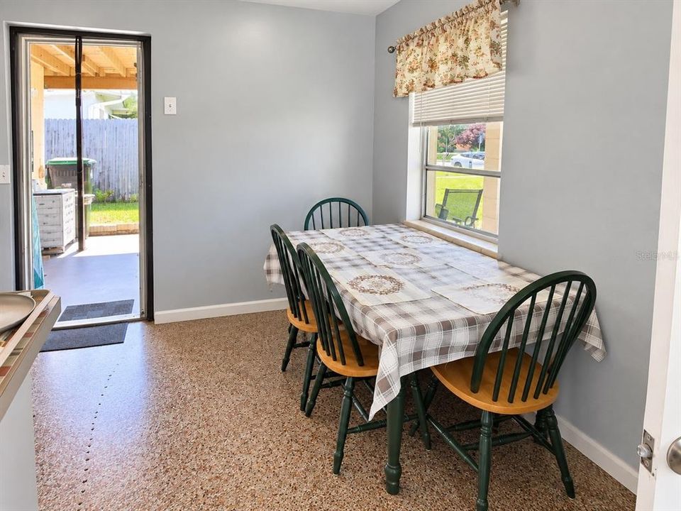 For Sale: $330,000 (3 beds, 1 baths, 1000 Square Feet)