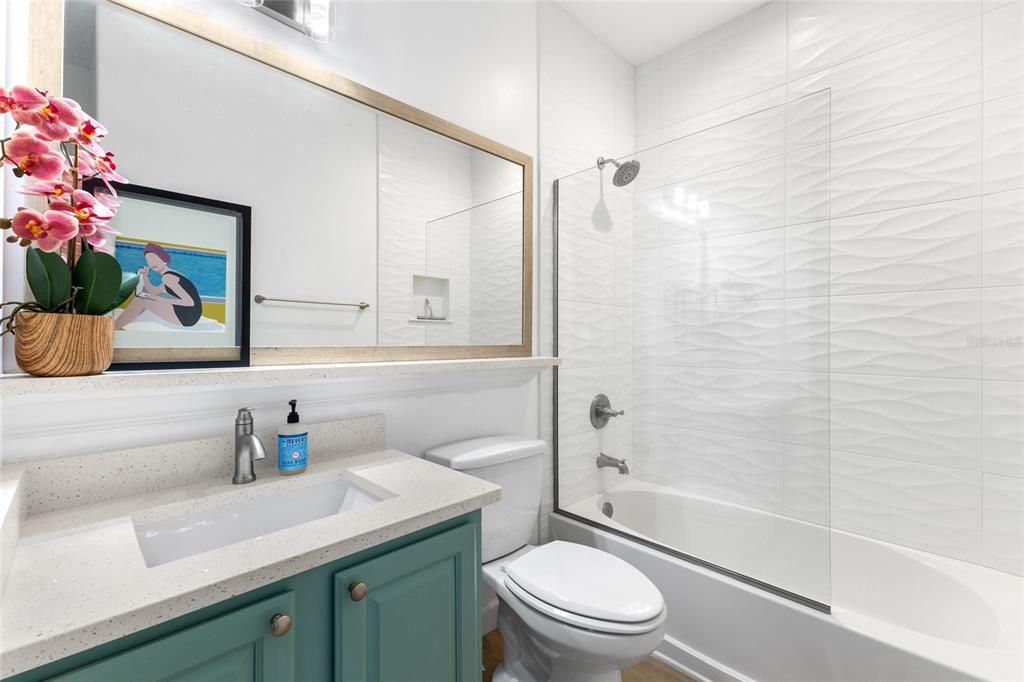 На продажу: $399,999 (2 спален, 2 ванн, 1078 Квадратных фут)
