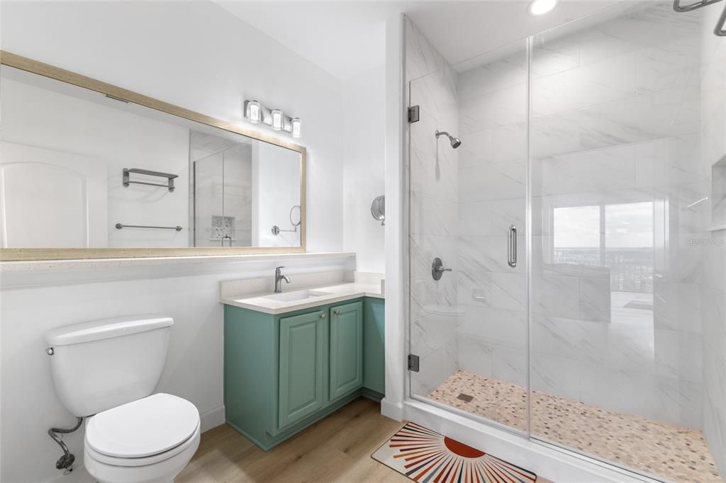 На продажу: $399,999 (2 спален, 2 ванн, 1078 Квадратных фут)