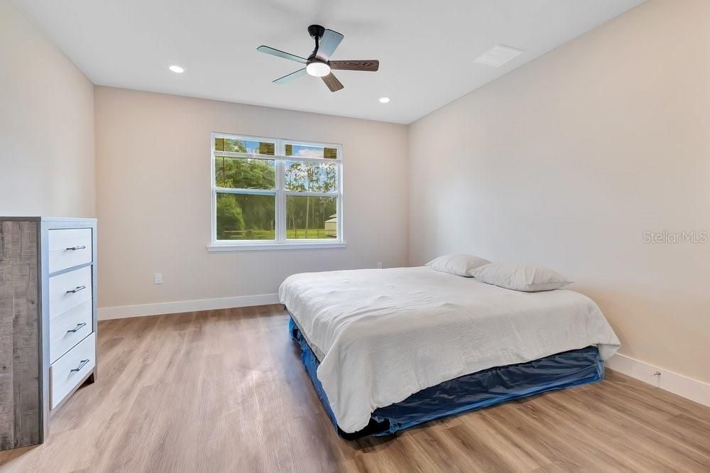 En Venta: $410,000 (3 camas, 2 baños, 1813 Pies cuadrados)