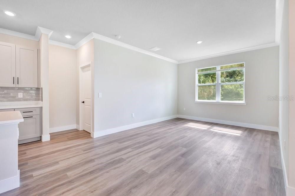 En Venta: $410,000 (3 camas, 2 baños, 1813 Pies cuadrados)