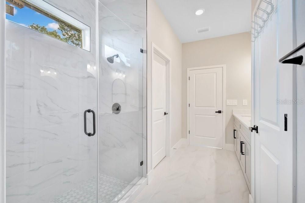 En Venta: $410,000 (3 camas, 2 baños, 1813 Pies cuadrados)