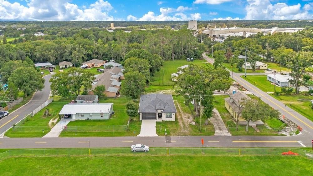 En Venta: $410,000 (3 camas, 2 baños, 1813 Pies cuadrados)