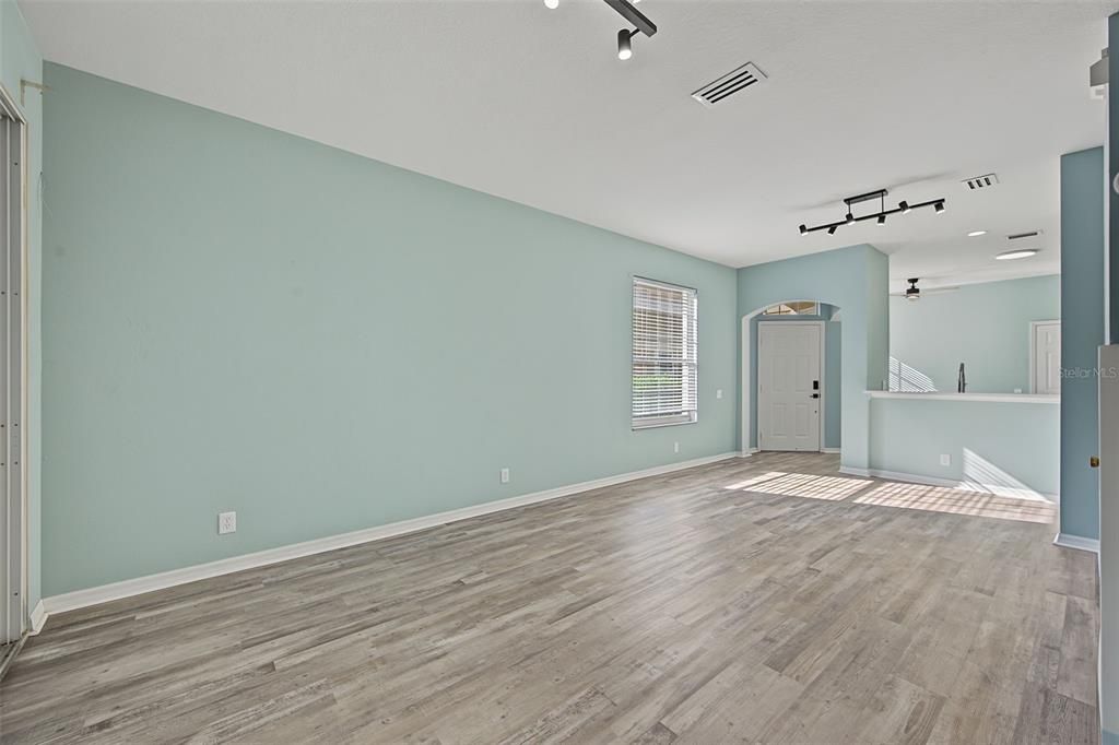 For Sale: $365,000 (2 beds, 2 baths, 1740 Square Feet)