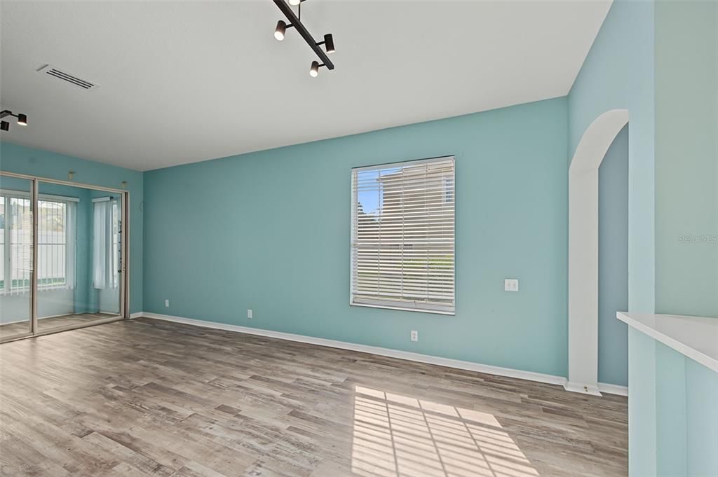For Sale: $365,000 (2 beds, 2 baths, 1740 Square Feet)