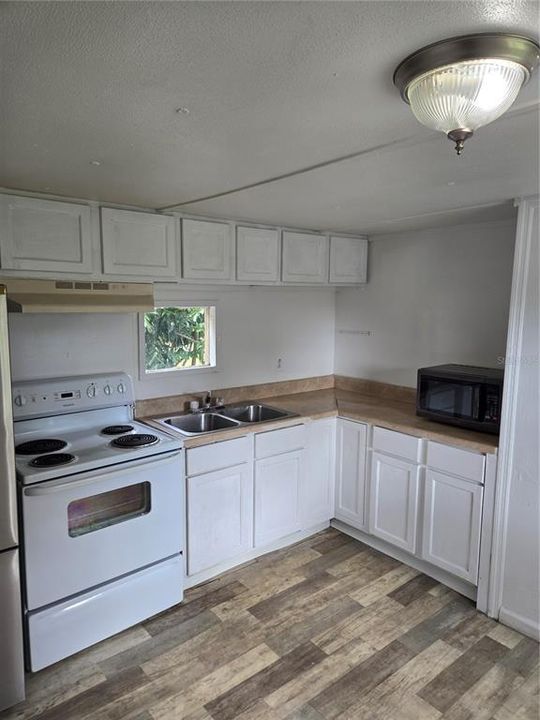 На продажу: $349,995 (5 спален, 0 ванн, 2016 Квадратных фут)