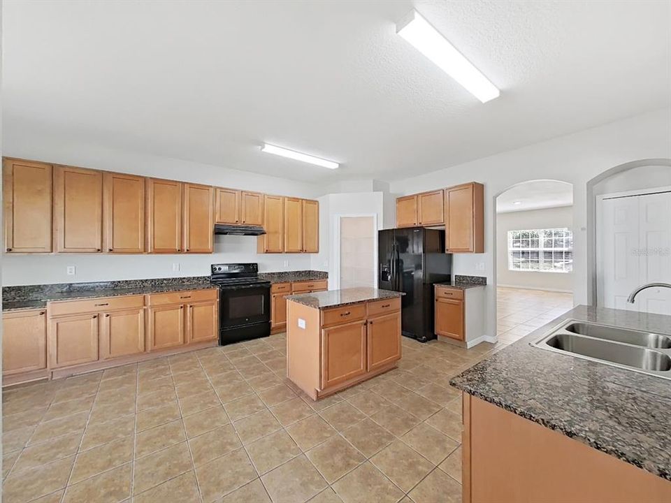 En Venta: $419,000 (6 camas, 3 baños, 3080 Pies cuadrados)
