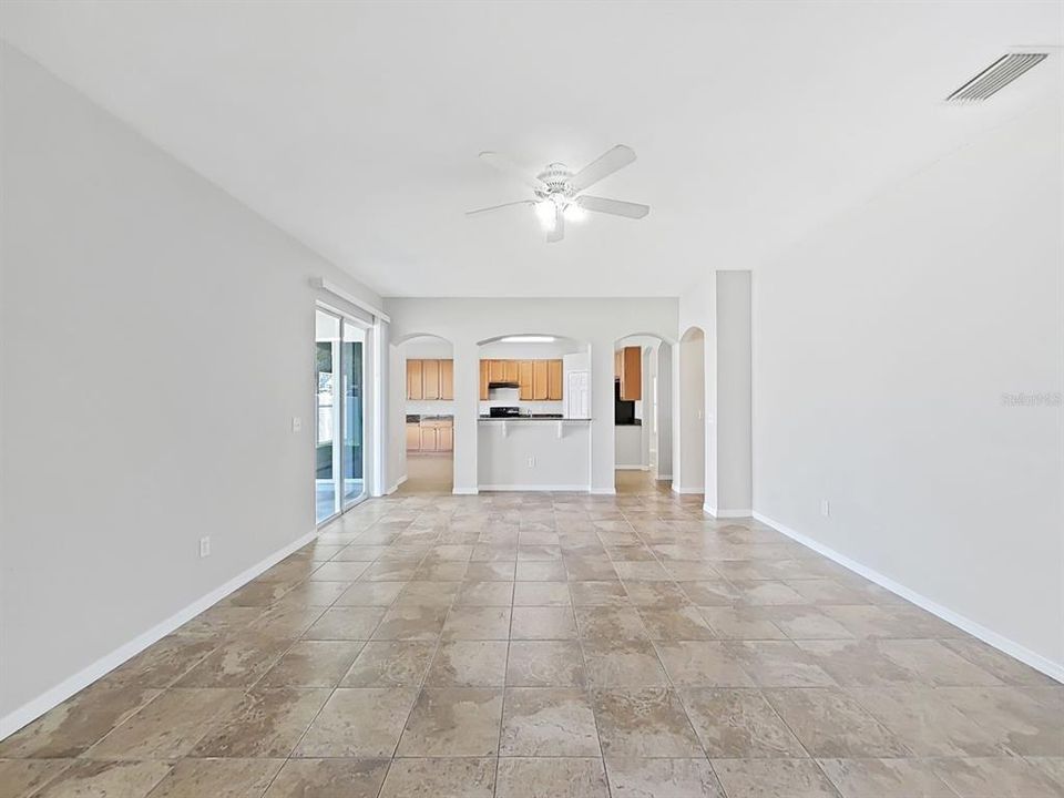 En Venta: $419,000 (6 camas, 3 baños, 3080 Pies cuadrados)