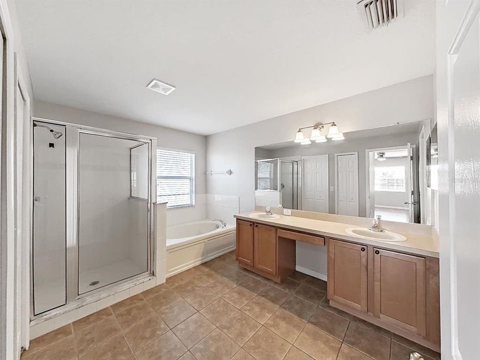 En Venta: $419,000 (6 camas, 3 baños, 3080 Pies cuadrados)