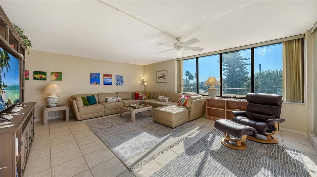 En Venta: $1,195,000 (2 camas, 2 baños, 1446 Pies cuadrados)