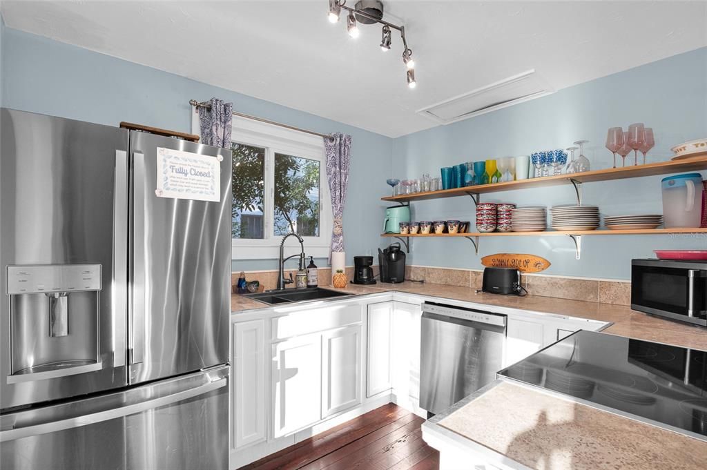 En Venta: $1,850,000 (4 camas, 3 baños, 2295 Pies cuadrados)