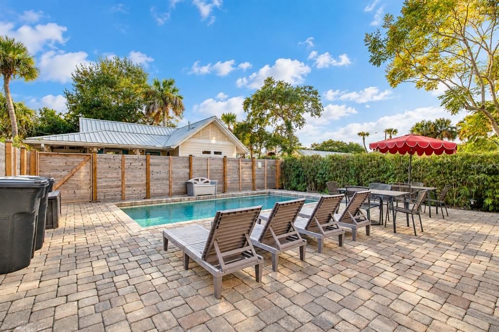 En Venta: $1,850,000 (4 camas, 3 baños, 2295 Pies cuadrados)
