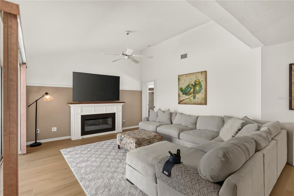 En Venta: $625,000 (4 camas, 2 baños, 2981 Pies cuadrados)